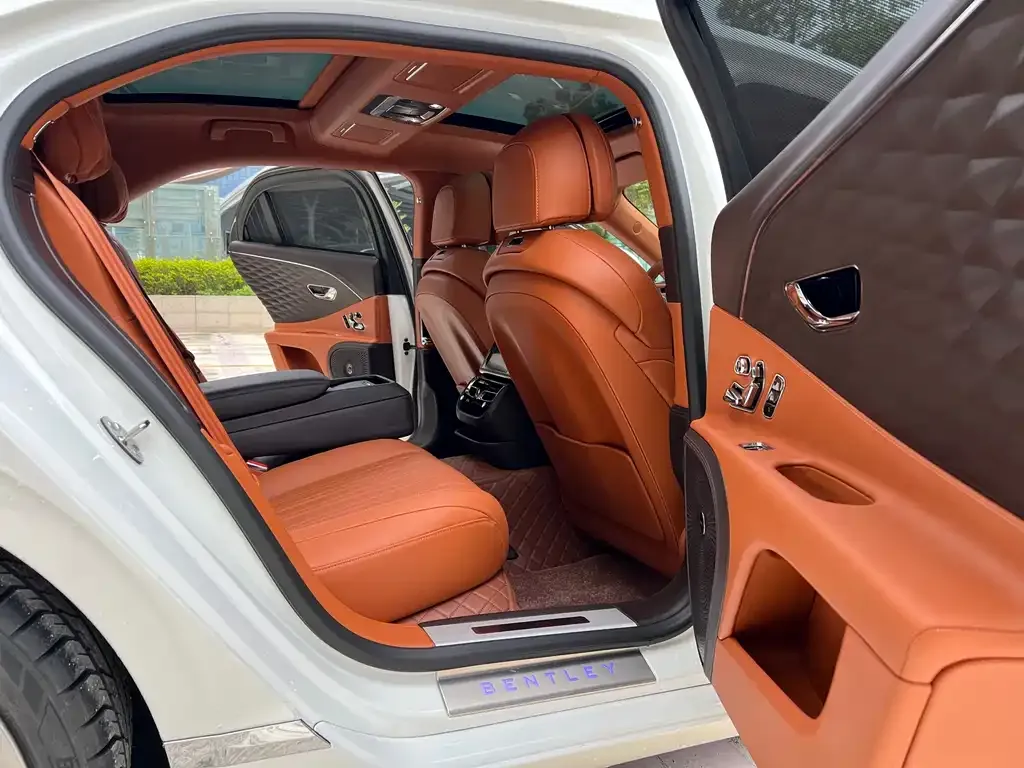 Bentley Flying Spur — фото 2