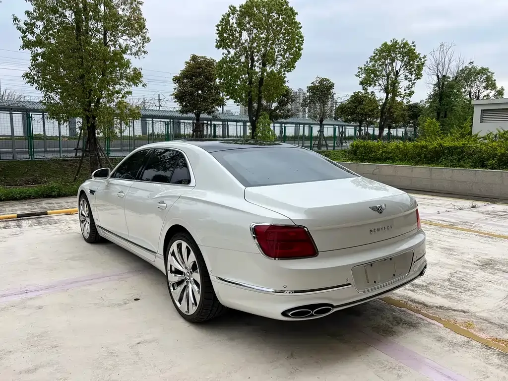 Bentley Flying Spur — фото 7