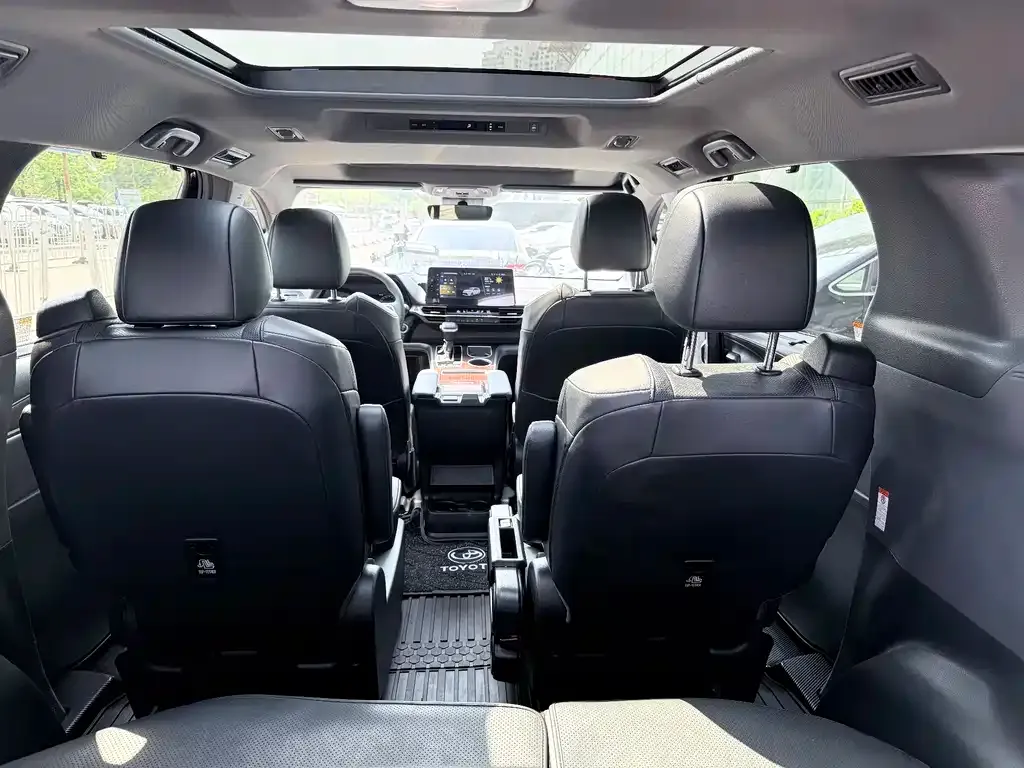 Toyota Granvia — фото 3