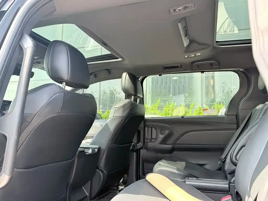 Toyota Granvia — фото 4