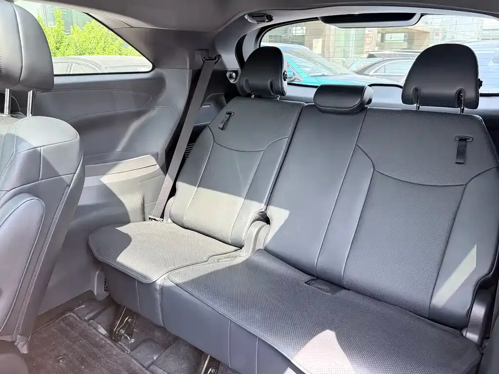 Toyota Granvia — фото 7