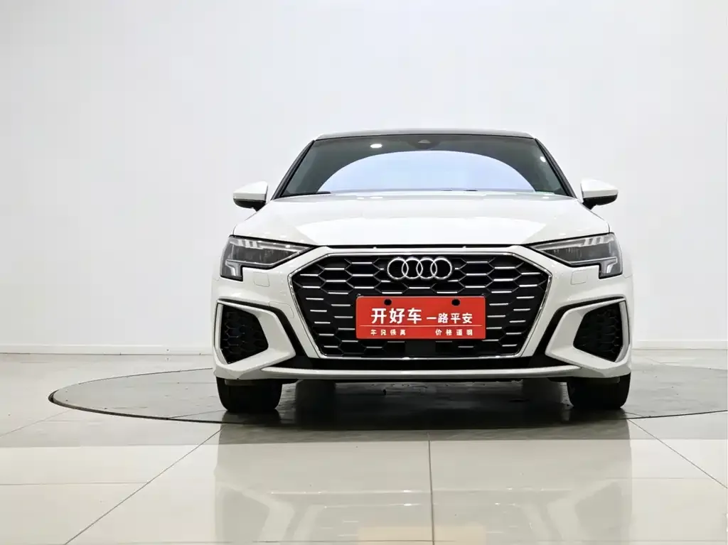 Audi A3 — фото 1