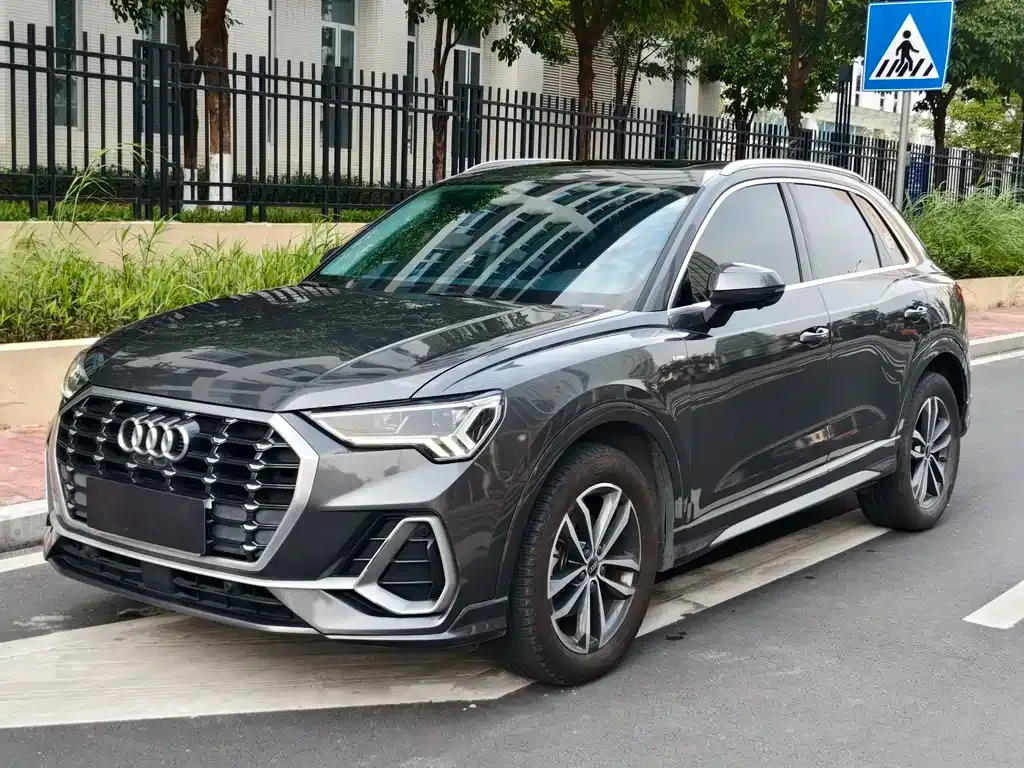 Audi Q3 — фото 1