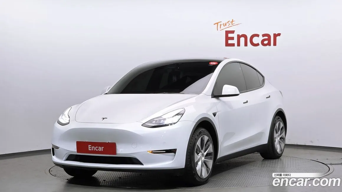 Tesla Model Y — фото 1