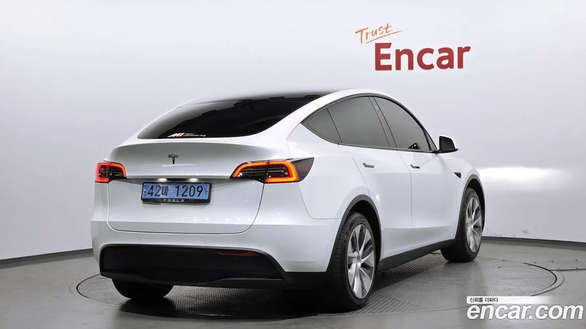 Tesla Model Y — фото 5