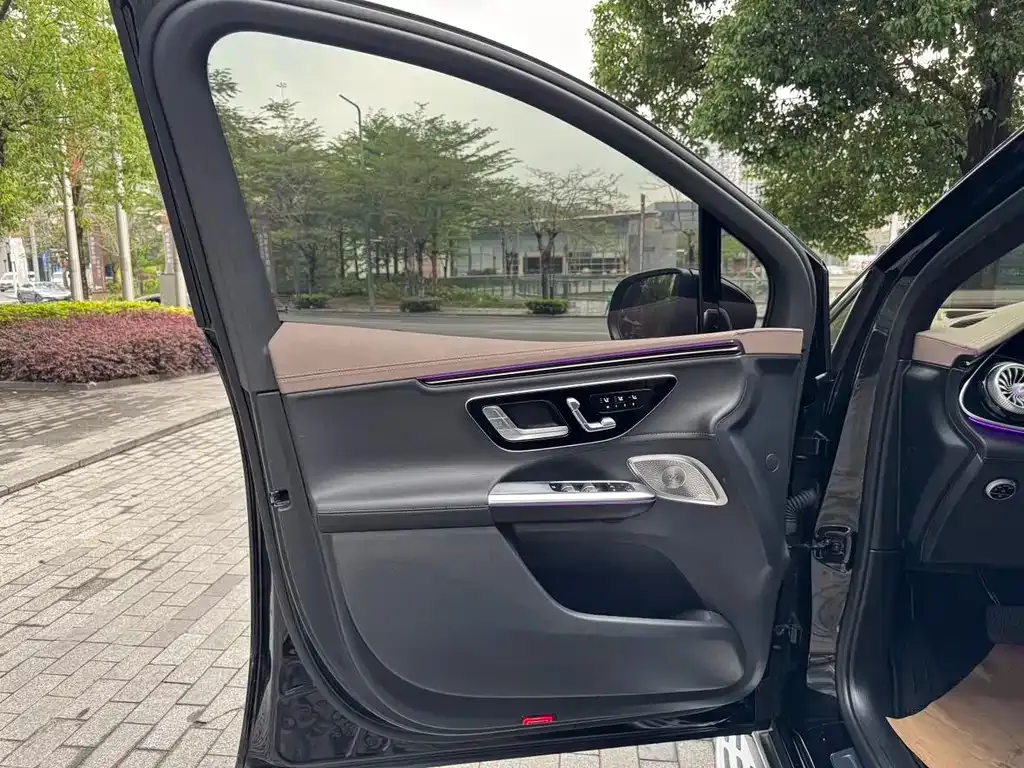 Mercedes-Benz EQE SUV — фото 3