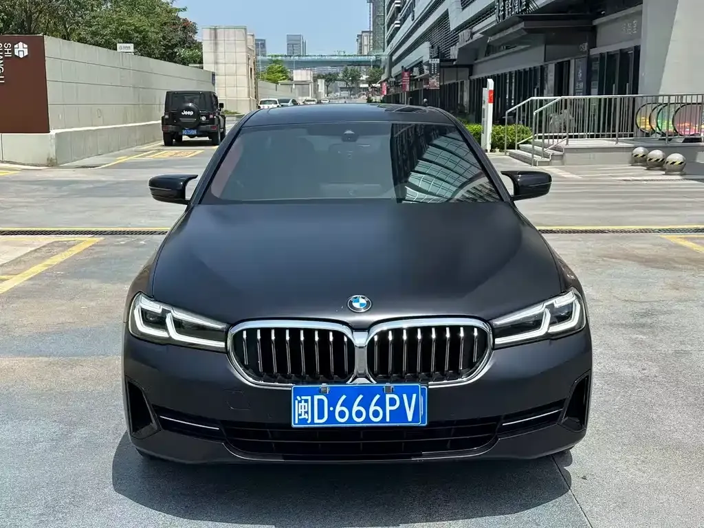 BMW 5 Series — фото 1