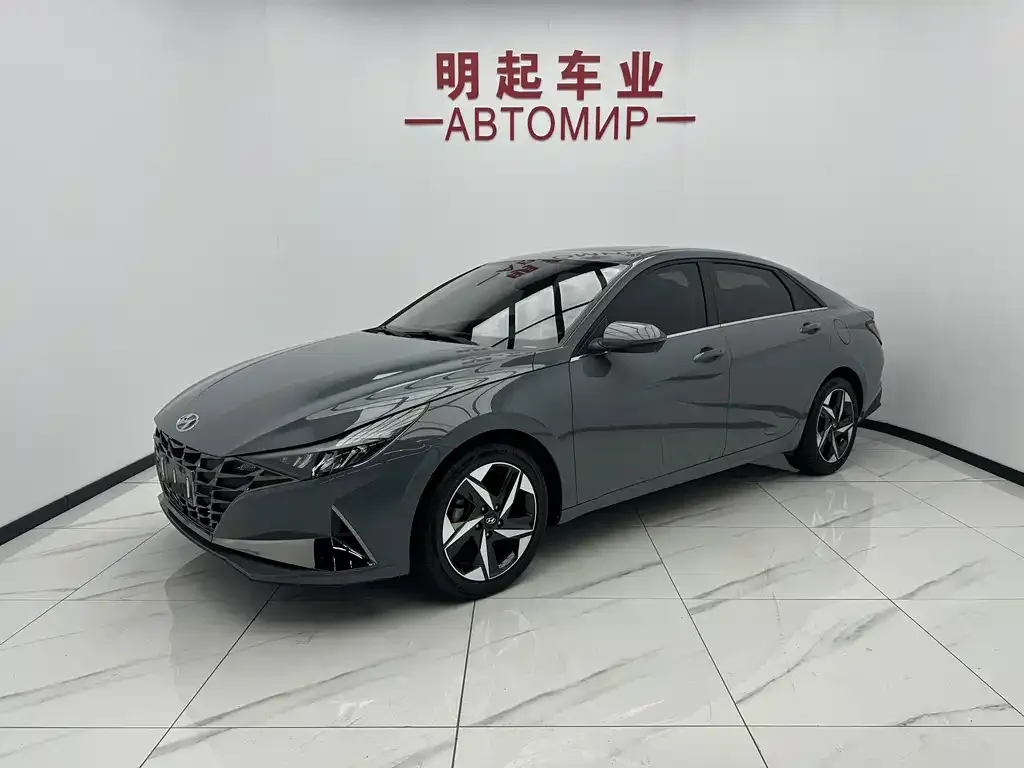 Hyundai Elantra — фото 1