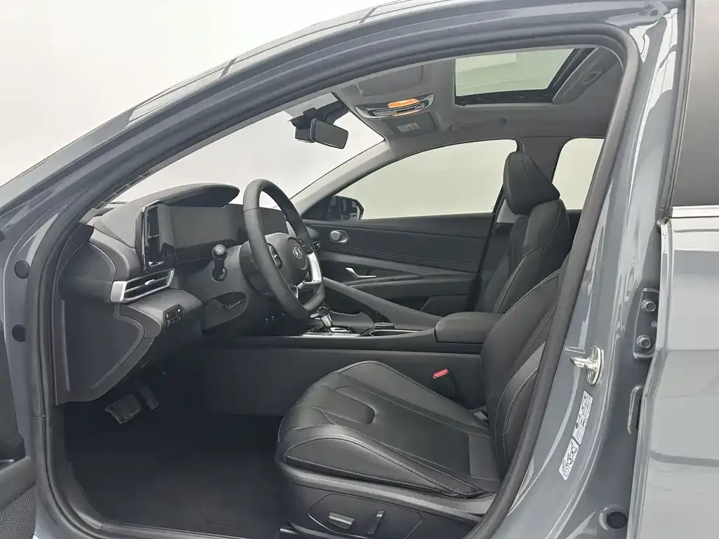 Hyundai Elantra — фото 3