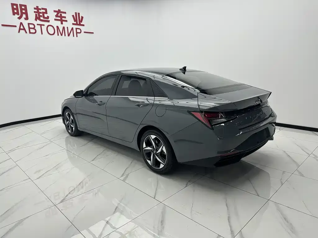 Hyundai Elantra — фото 2