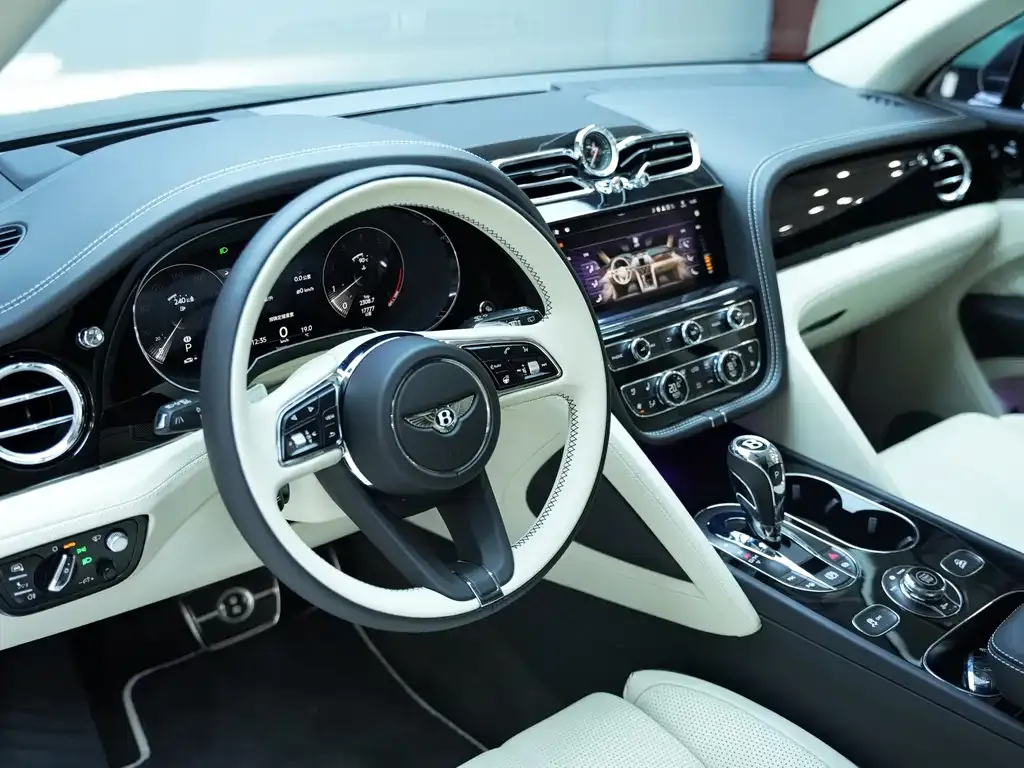 Bentley Bentayga — фото 10