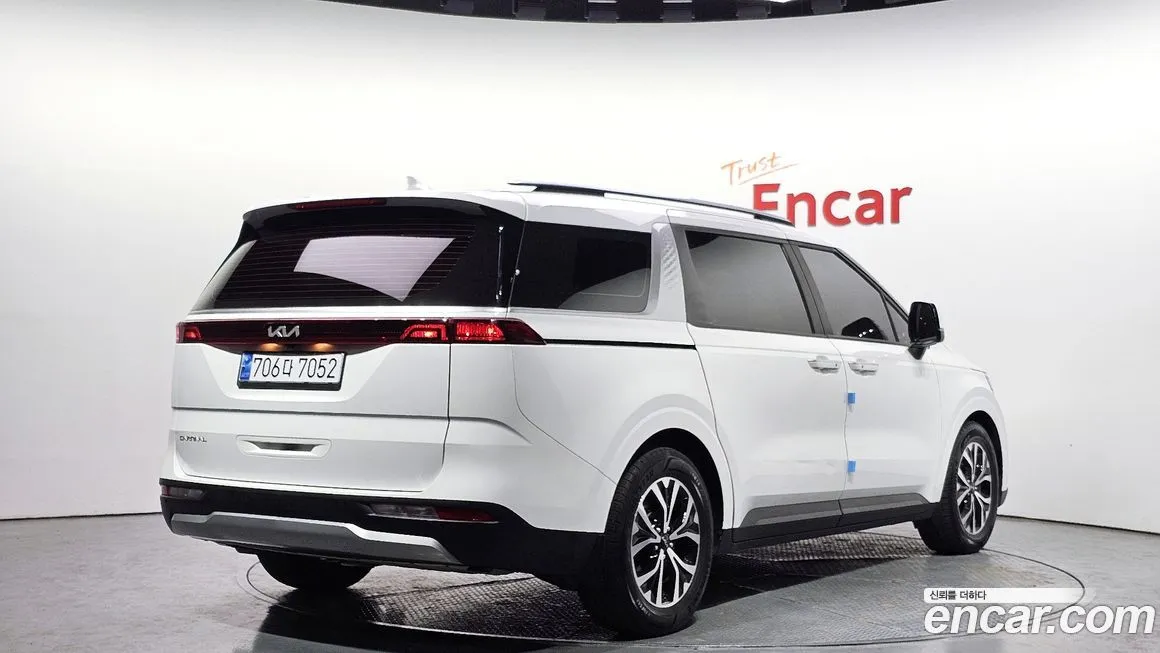 Kia Carnival — фото 4