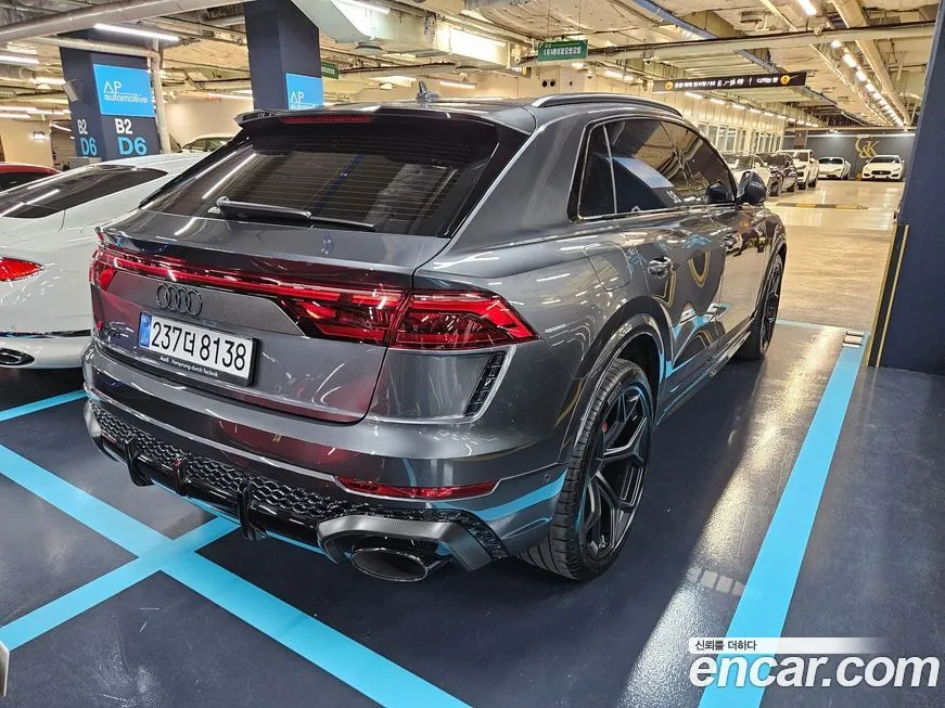 Audi RSQ8 — фото 10