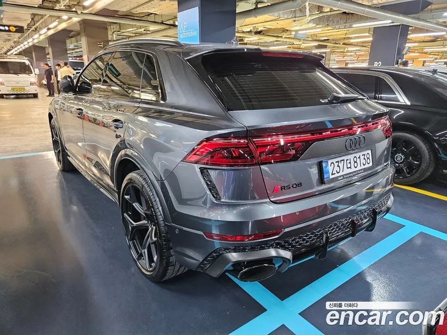 Audi RSQ8 — фото 8