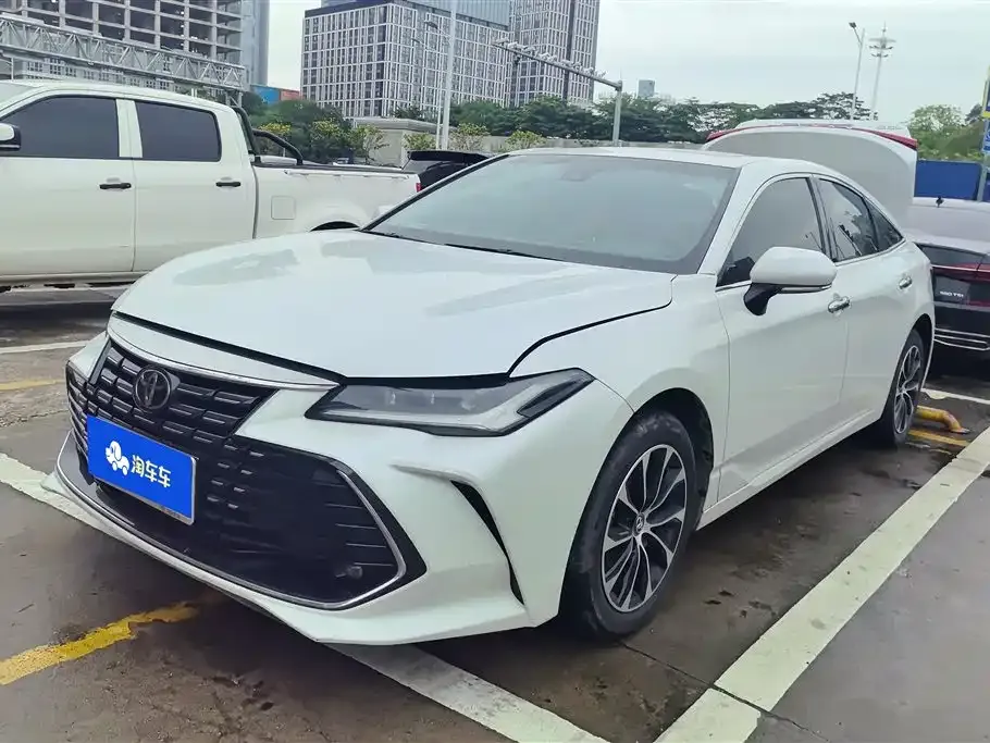 Toyota Avalon — фото 1