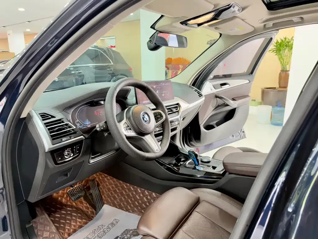 BMW iX3 — фото 8