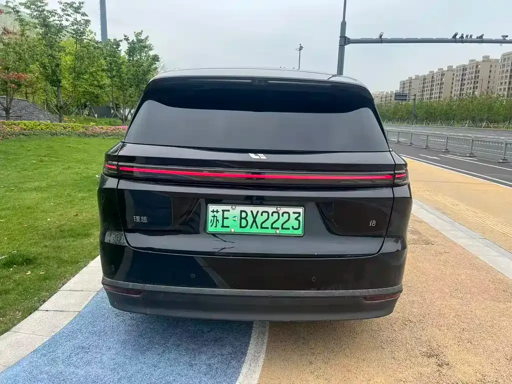 Li Auto i8 — фото 6