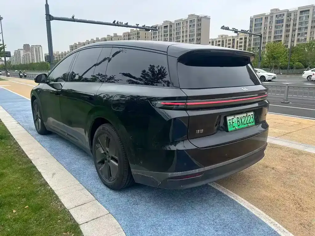 Li Auto i8 — фото 8