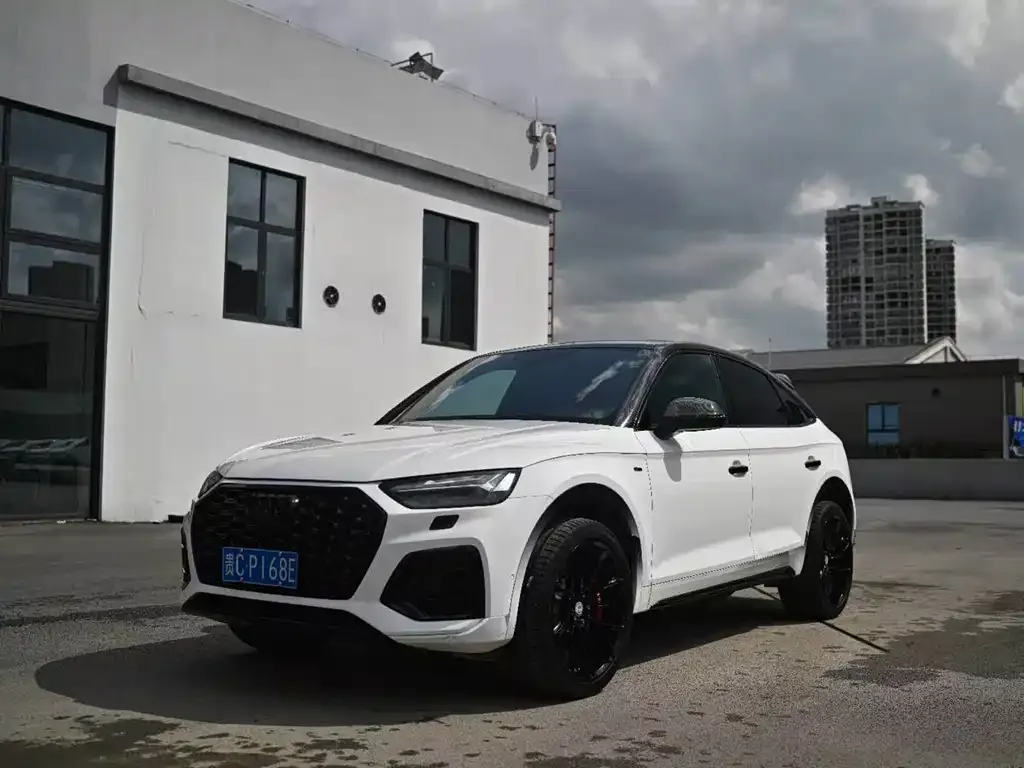 Audi Q5L Sportback — фото 1