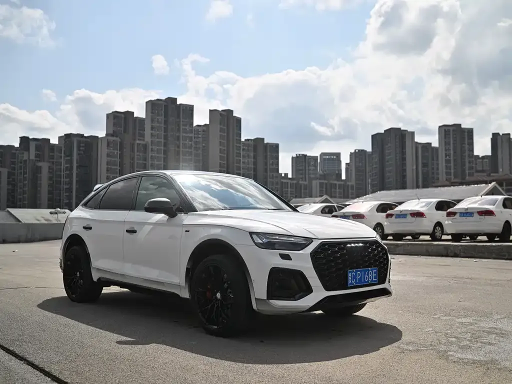Audi Q5L Sportback — фото 10