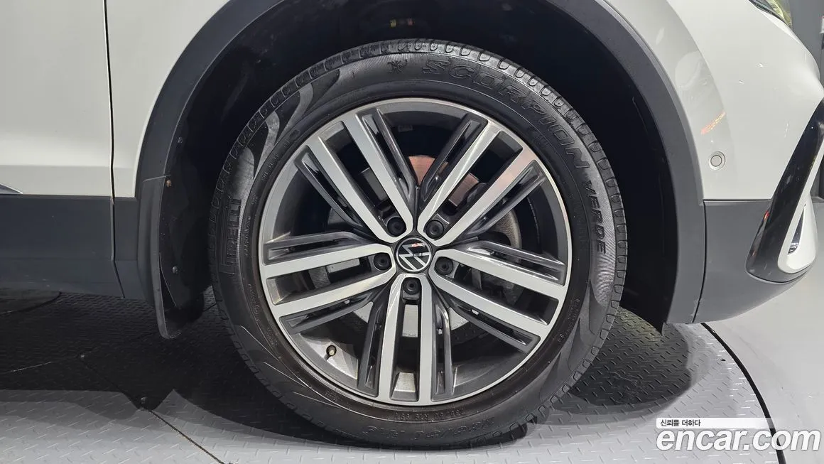 Volkswagen Tiguan — фото 8