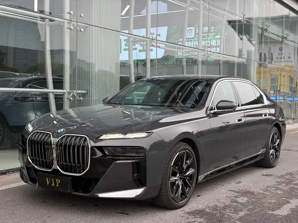BMW 7 Series — фото 1
