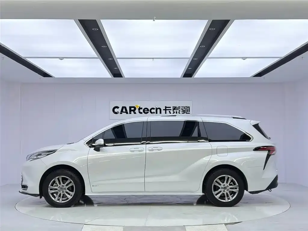 Toyota Sienna — фото 8