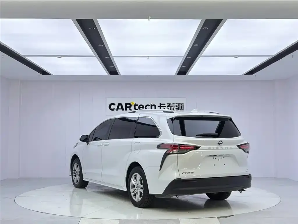 Toyota Sienna — фото 4