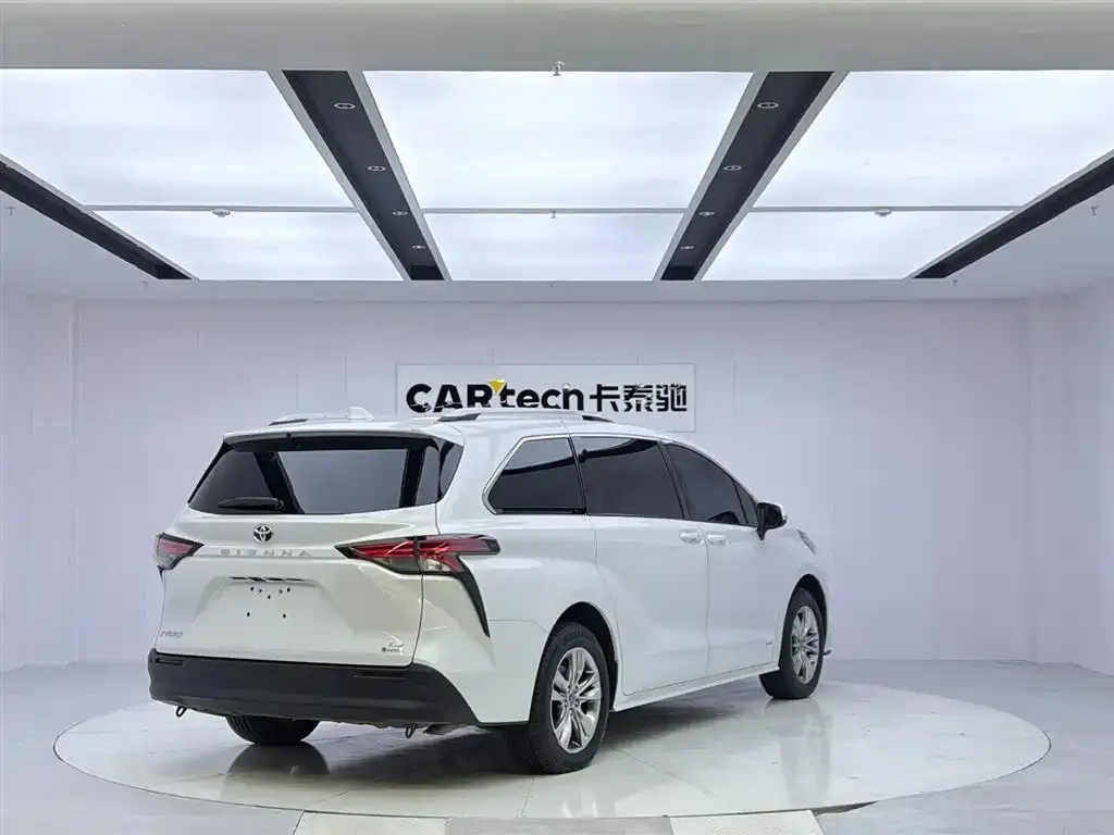 Toyota Sienna — фото 7