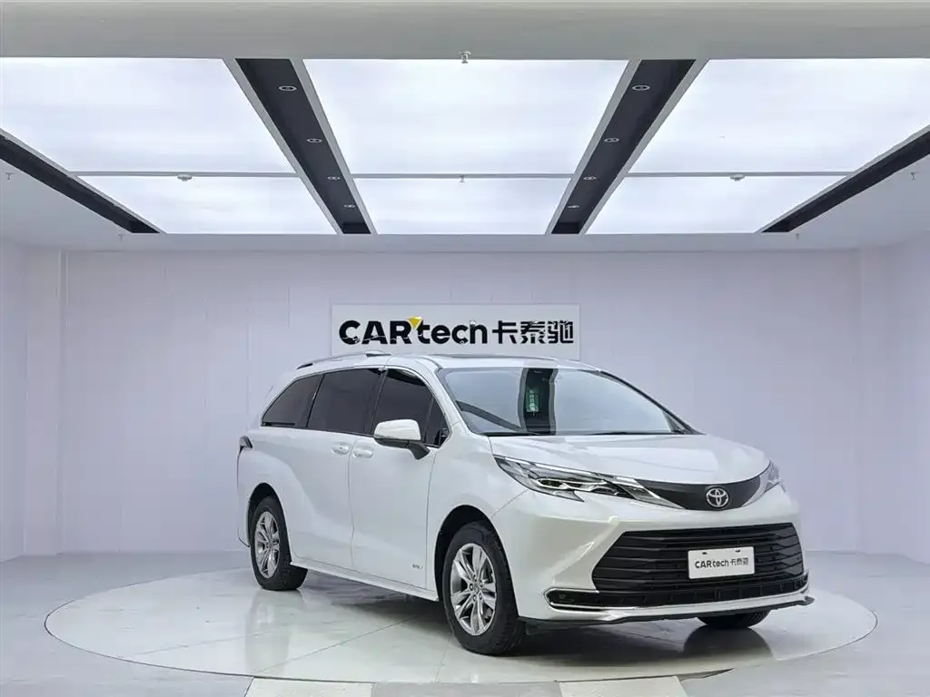 Toyota Sienna — фото 5