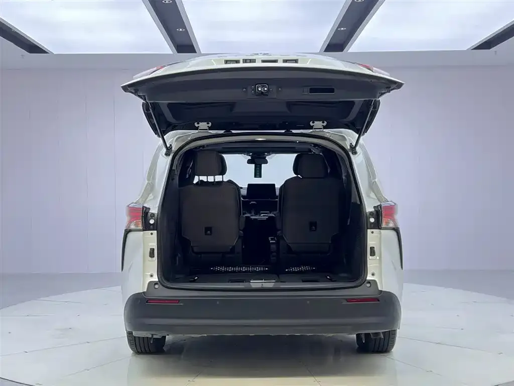 Toyota Sienna — фото 6
