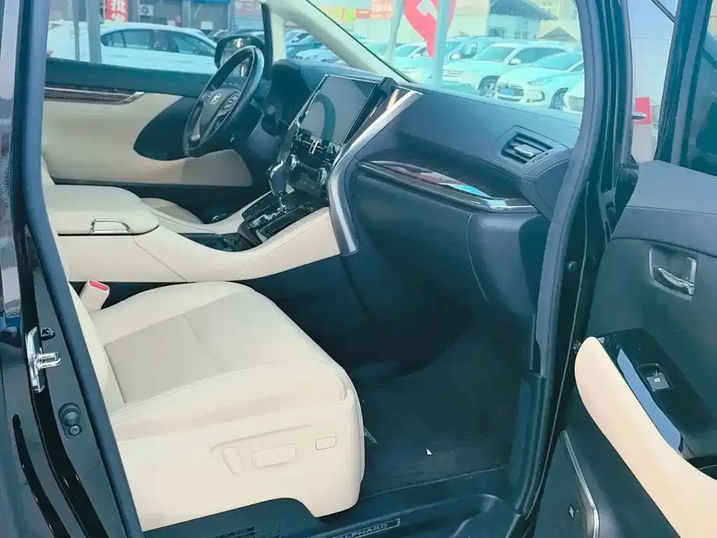 Toyota Alphard — фото 7