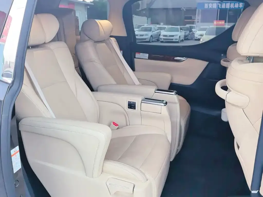 Toyota Alphard — фото 3