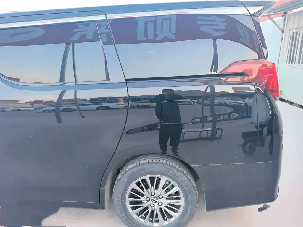 Toyota Alphard — фото 5