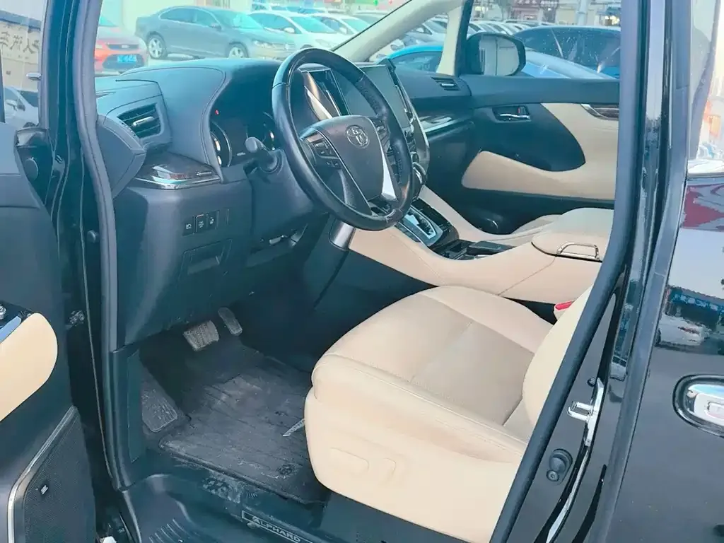 Toyota Alphard — фото 6