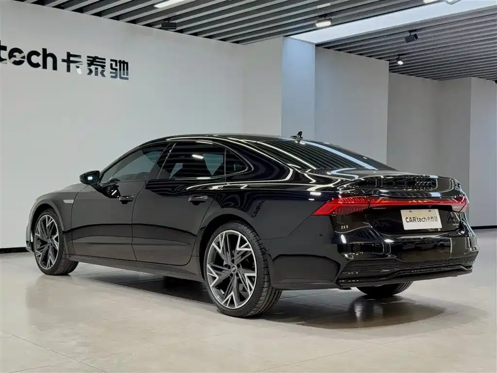 Audi A7L — фото 5