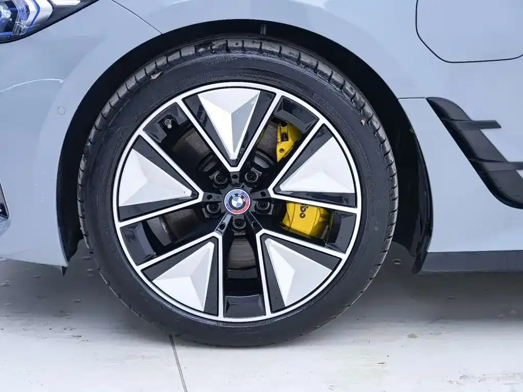 BMW i3 — фото 9