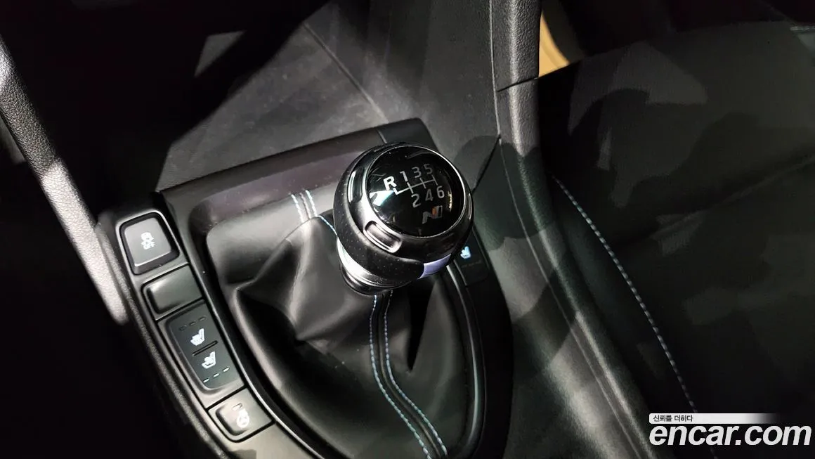 Hyundai Veloster — фото 8