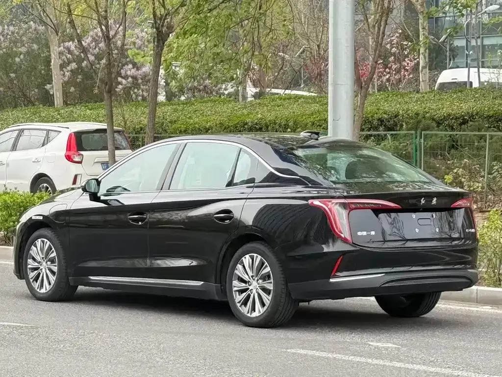 Hongqi E-QM5 — фото 9