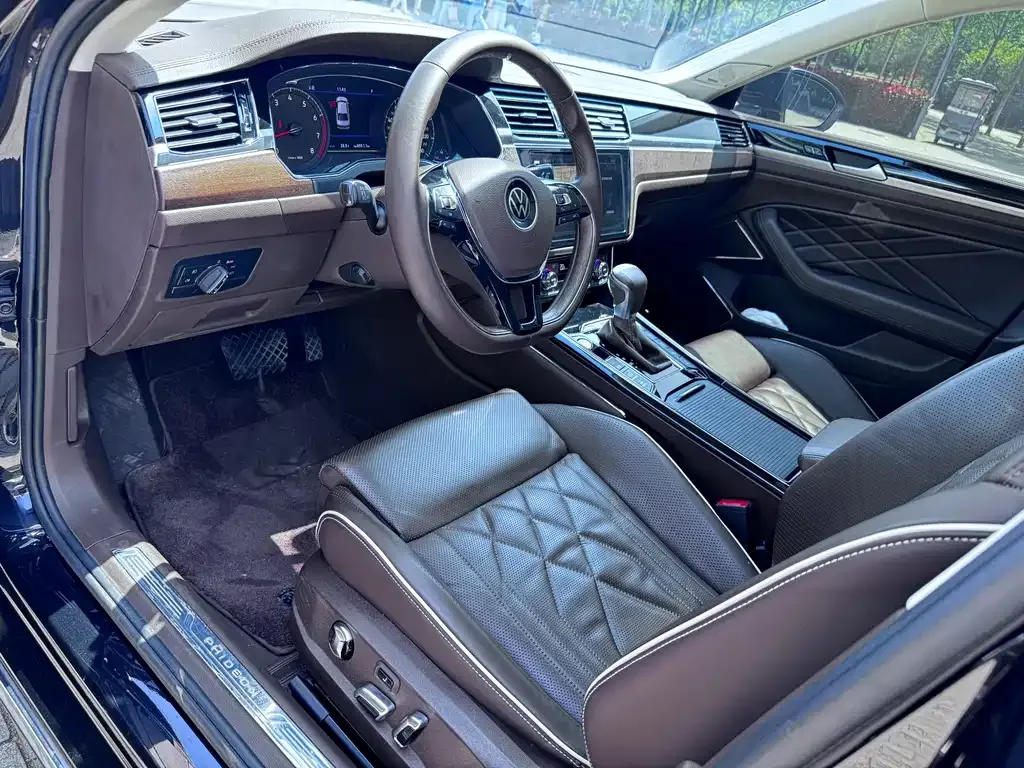 Volkswagen Phideon — фото 7
