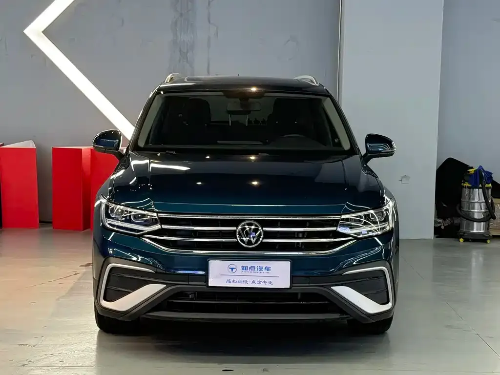 Volkswagen Tiguan L — фото 8