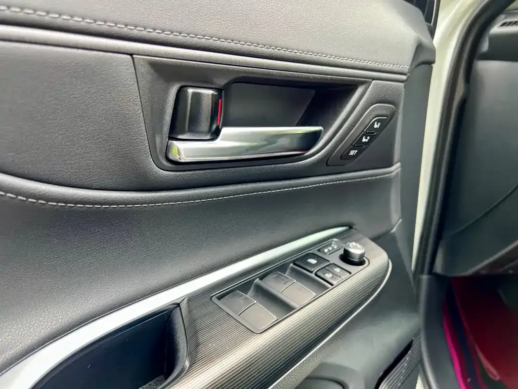 Toyota Harrier — фото 2