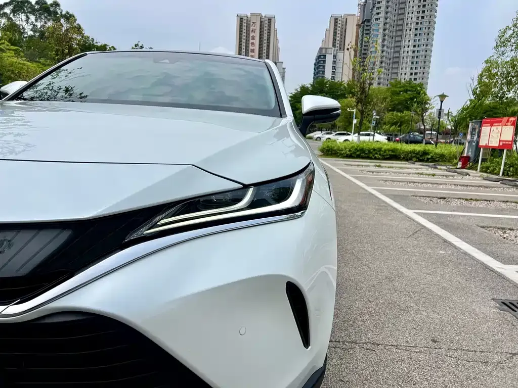 Toyota Harrier — фото 3