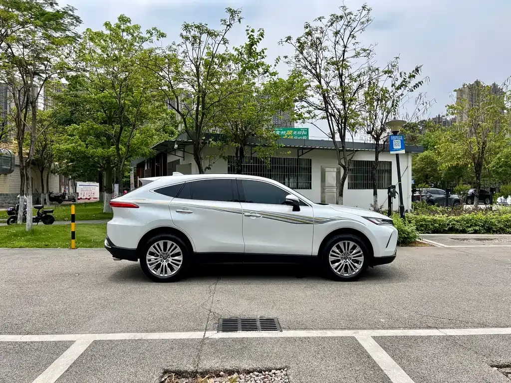 Toyota Harrier — фото 7