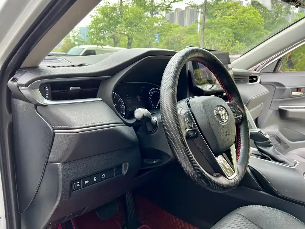 Toyota Harrier — фото 6