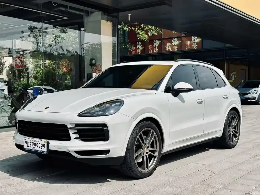 Porsche Cayenne — фото 1
