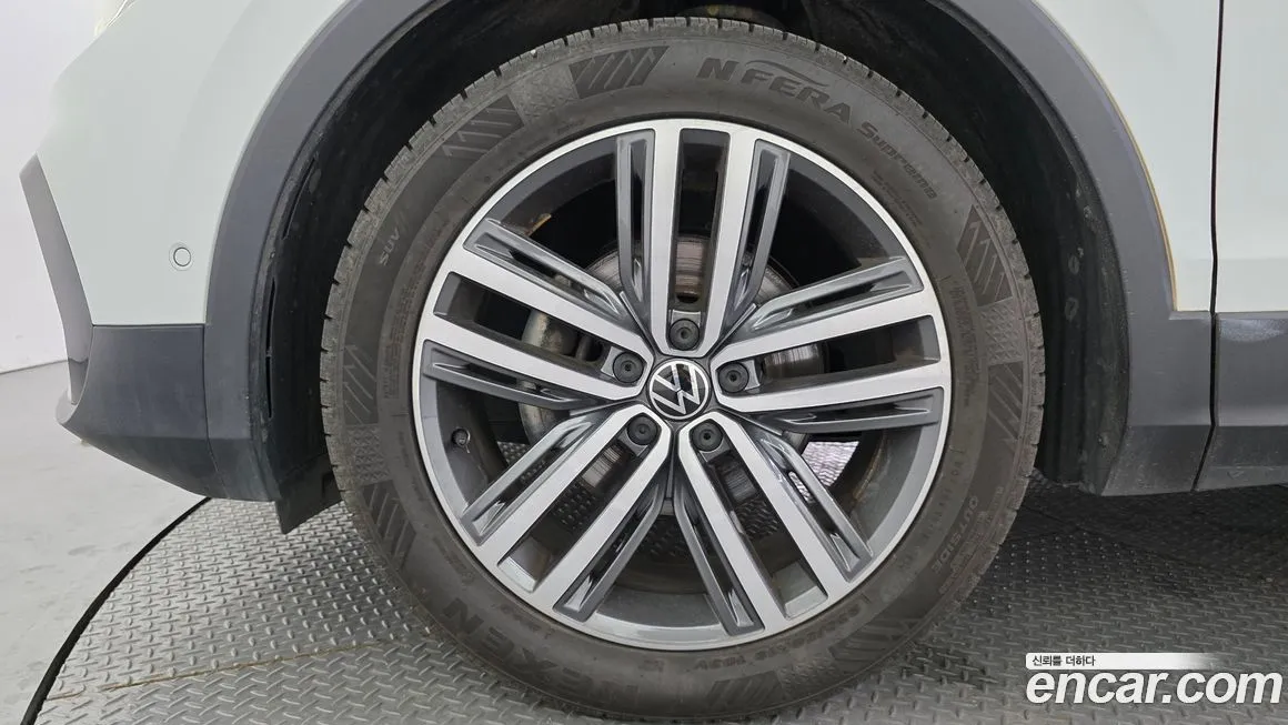 Volkswagen Tiguan — фото 7