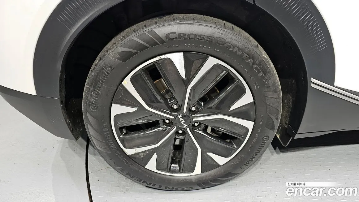 Kia EV6 — фото 10