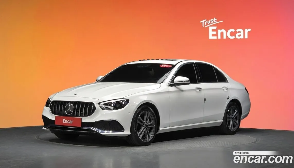 Mercedes-Benz E-Class — фото 1
