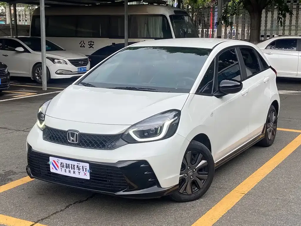 Honda Fit — фото 1